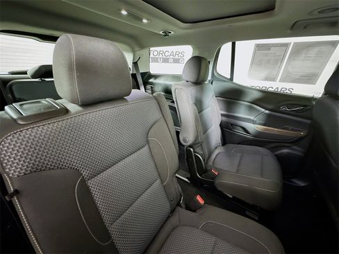 Used 2023 GMC Acadia SLE w/ Driver Convenience Package image 30