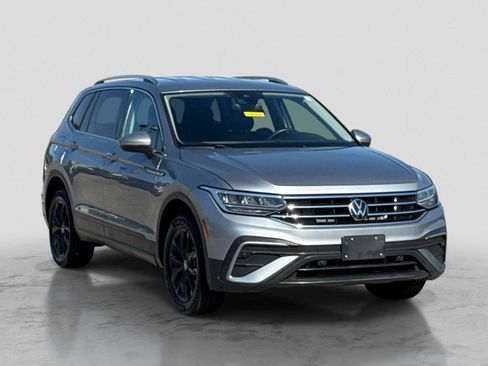 Used 2024 Volkswagen Tiguan SE AWD/4WD image 3