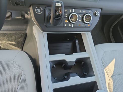 New 2025 Land Rover Defender 130 X-Dynamic SE image 26