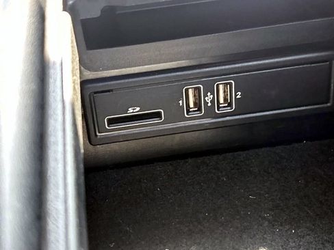 Used 2018 Mercedes-Benz E 300 4MATIC image 32