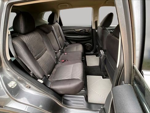 Used 2019 Nissan Rogue S FWD image 17