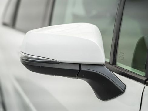Certified 2024 Toyota Sienna Limited FWD image 17