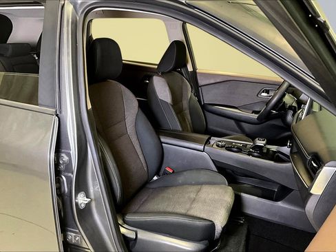 Used 2023 Nissan Rogue SV image 29