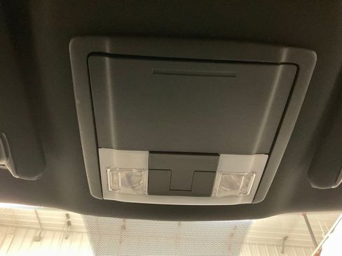 Used 2019 Ford Explorer XLT image 24