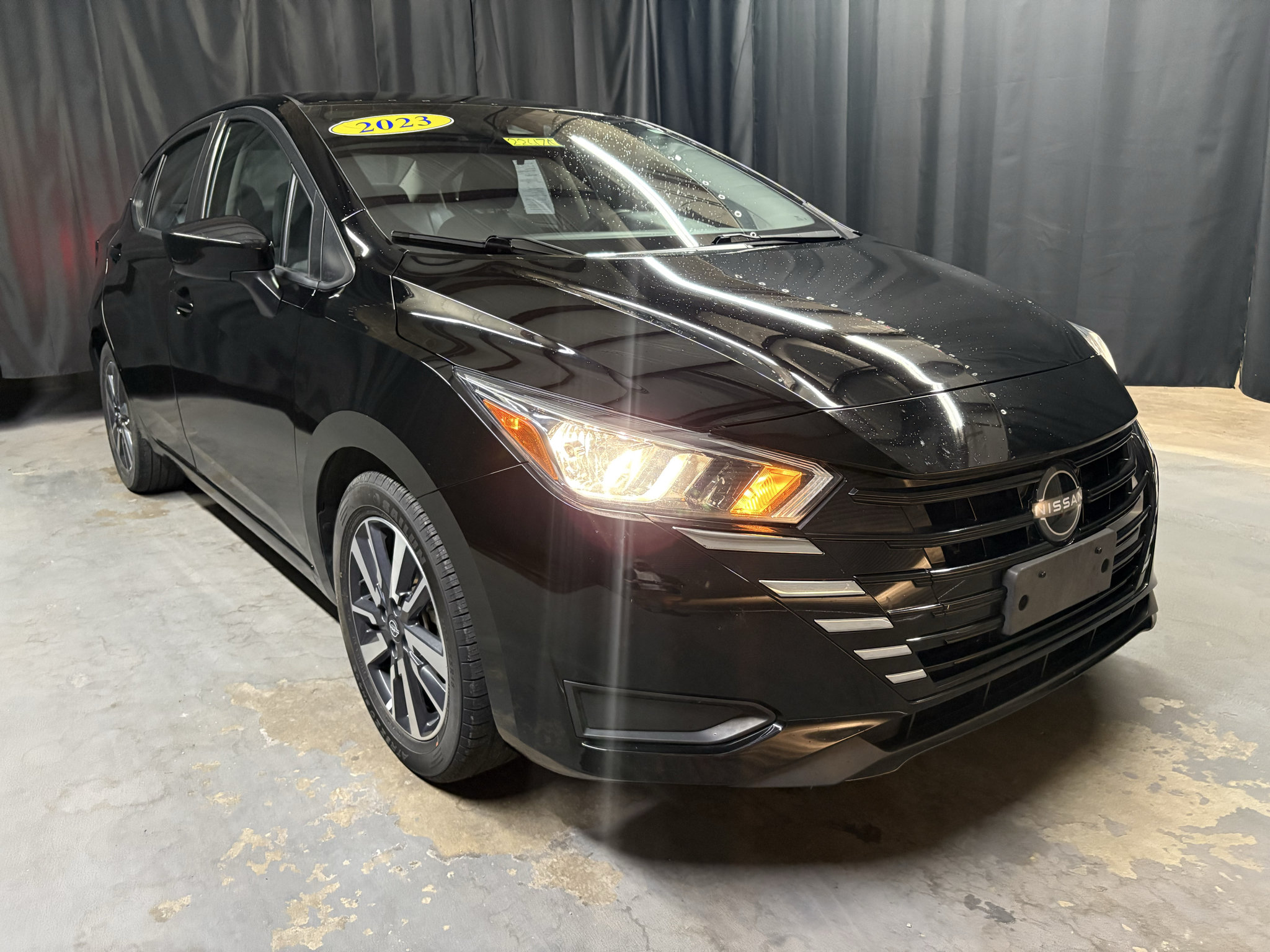 Used 2023 Nissan Versa SV FWD image 3