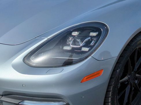 Used 2018 Porsche Panamera 4 image 10
