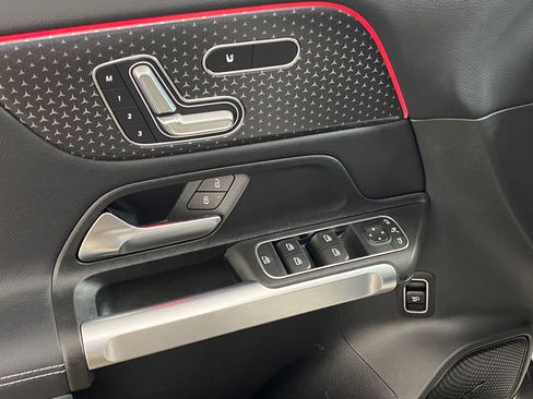 Used 2026 Mercedes-Benz GLB 250 4MATIC image 24