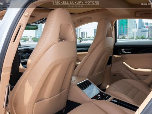 Used 2019 Porsche Panamera RWD image 18