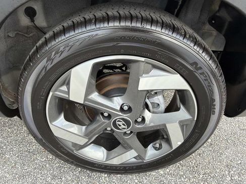 Used 2025 Hyundai Venue SEL FWD image 31