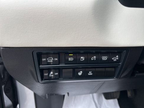 Used 2024 Toyota Sequoia Capstone image 12