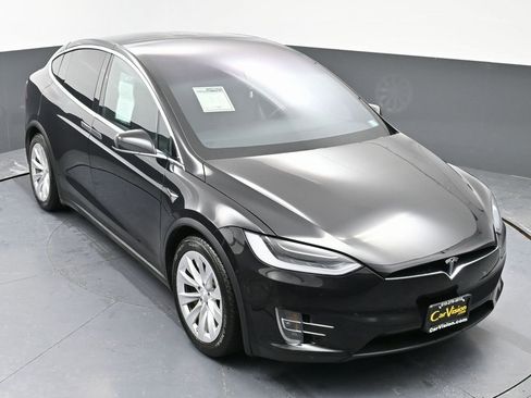 Used 2018 Tesla Model X 75D image 45