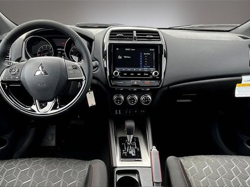 New 2025 Mitsubishi Outlander Sport SE image 7