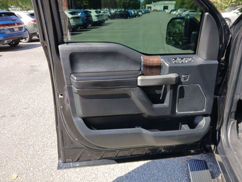 Used 2015 Ford F150 Platinum w/ Equipment Group 701A Luxury image 11