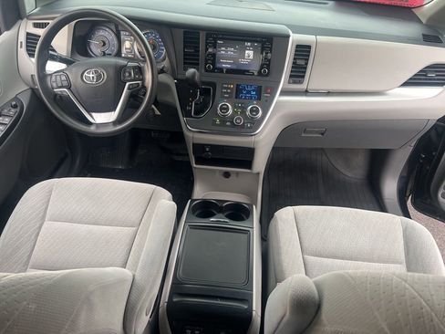 Used 2019 Toyota Sienna LE image 17