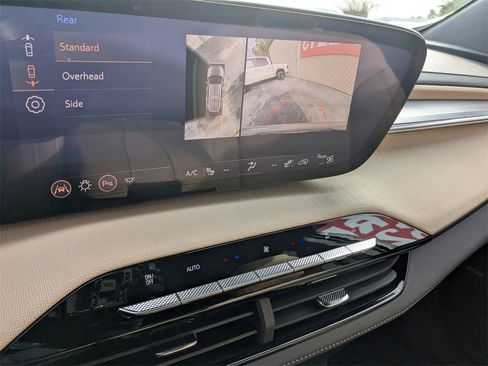 Used 2025 Buick Enclave Preferred w/ Power Package image 20