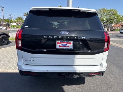 Used 2025 Ford Expedition Active AWD/4WD image 9