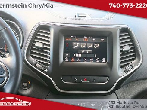 Used 2021 Jeep Cherokee Latitude Lux w/ Mopar Interior Package AWD/4WD image 9