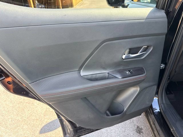 Used 2025 Nissan Kicks SR AWD/4WD image 17