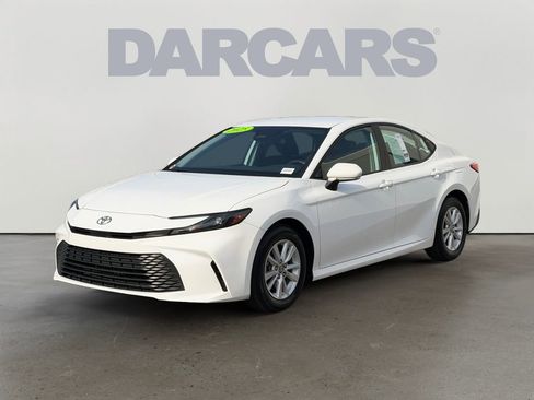 Used 2025 Toyota Camry LE image 3