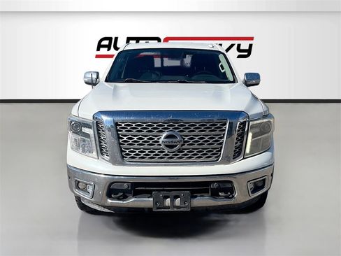 Used 2018 Nissan Titan SL image 2
