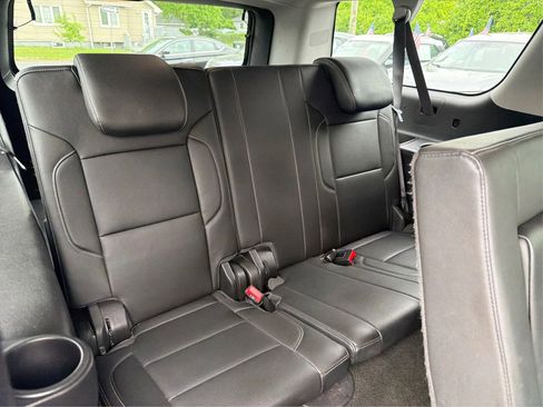 Used 2018 Chevrolet Suburban LT w/ Luxury Package AWD/4WD image 32