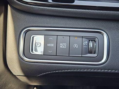 Used 2025 Buick Enclave Preferred FWD image 23