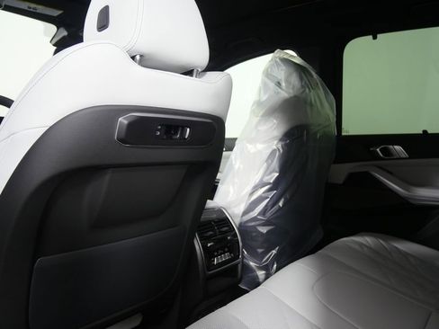 Used 2026 BMW X5 sDrive40i w/ Executive Package RWD image 17
