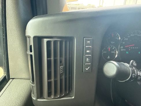 Used 2022 Chevrolet Express 2500 Extended RWD image 27
