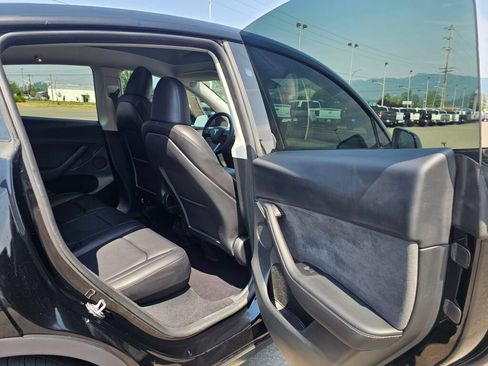 Used 2023 Tesla Model Y Performance AWD/4WD image 14