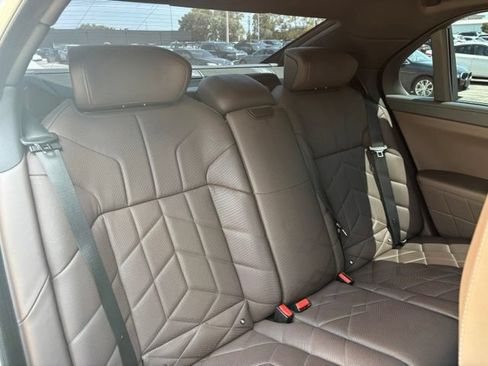 Certified 2024 BMW i7 xDrive60 AWD/4WD image 32
