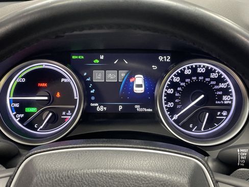 Used 2021 Toyota Camry XLE w/ Navigation Upgrade Package image 21