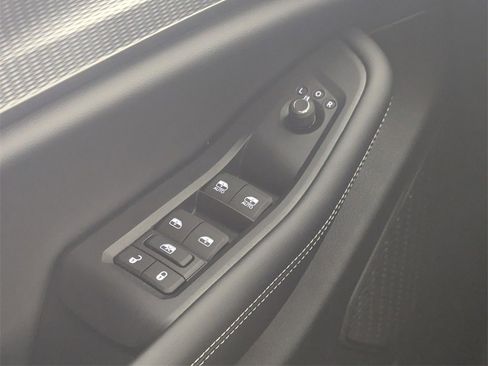 New 2025 Jeep Grand Cherokee Altitude image 17