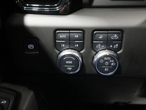 Used 2024 GMC Sierra 1500 AT4 w/ Technology Package image 34