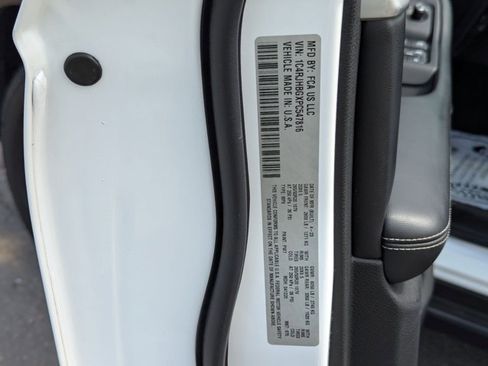 Used 2023 Jeep Grand Cherokee Limited w/ Black Appearance Package image 26