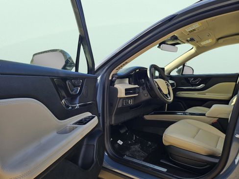 New 2026 Lincoln Corsair Premiere image 9