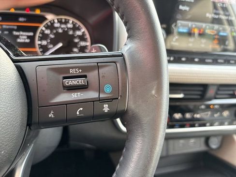 Used 2023 Nissan Rogue SL w/ SL Premium Package image 16