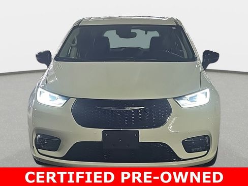 Used 2024 Chrysler Pacifica Touring-L image 2