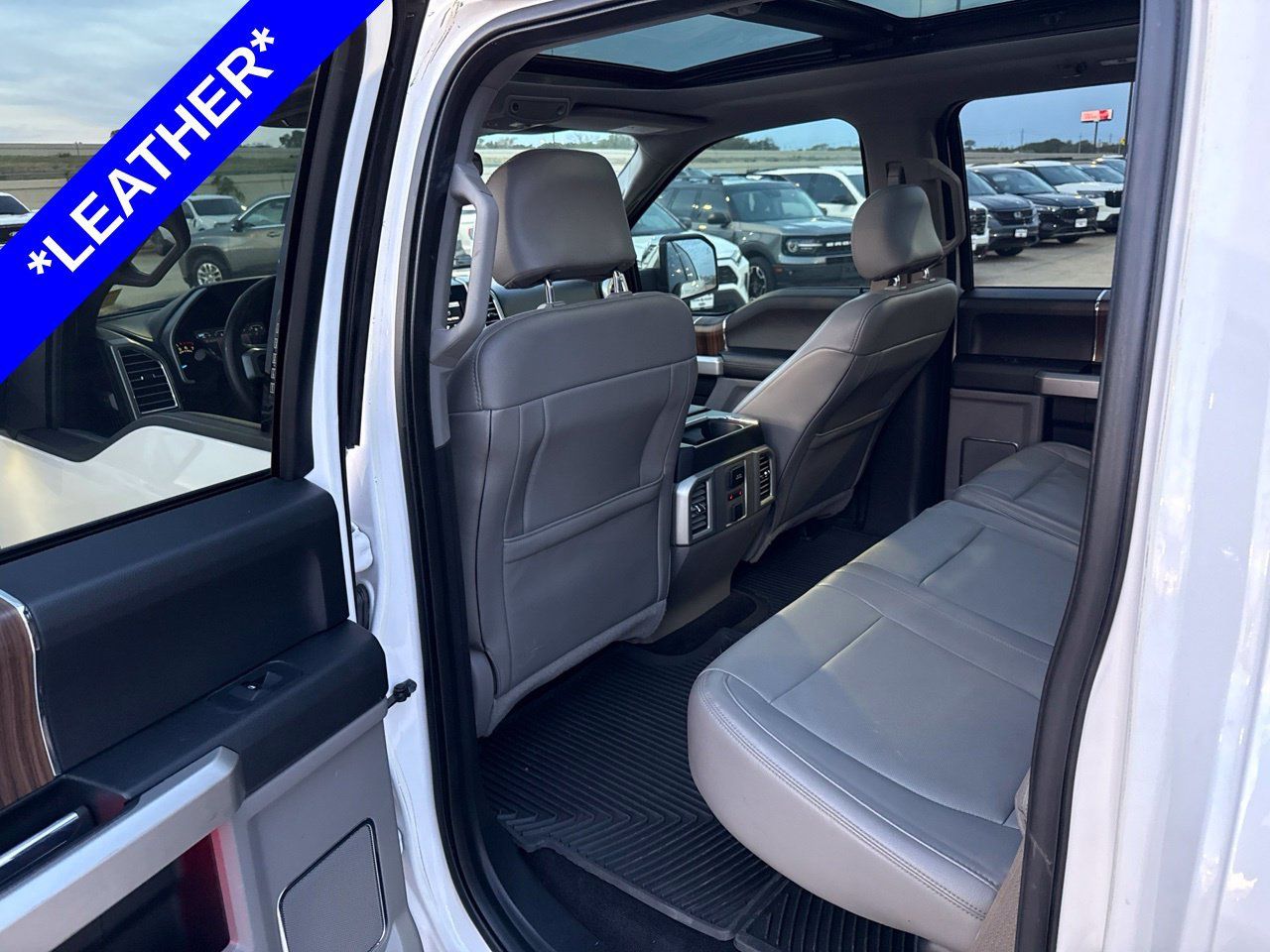 Used 2015 Ford F150 Lariat w/ Equipment Group 502A Luxury AWD/4WD image 7
