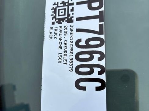 Used 2005 Chevrolet Avalanche Z71 w/ Preferred Equipment Group image 25