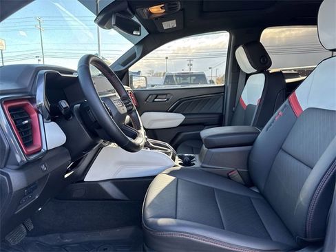 Used 2024 GMC Canyon AT4X image 11