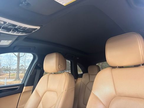 Used 2018 Porsche Macan image 22