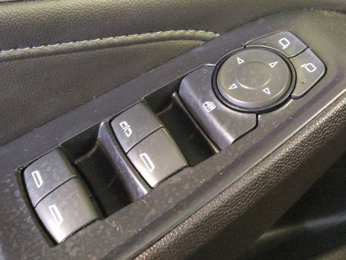 Used 2022 Chevrolet Traverse LT FWD image 27