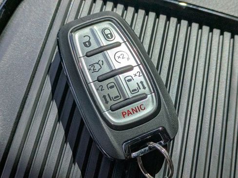 New 2026 Chrysler Pacifica Limited w/ S Appearance Package image 35