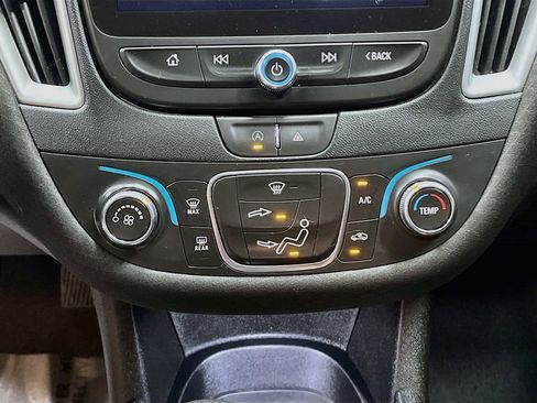 Used 2022 Chevrolet Malibu LS FWD image 16