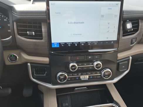 Used 2022 Ford Expedition Limited image 14