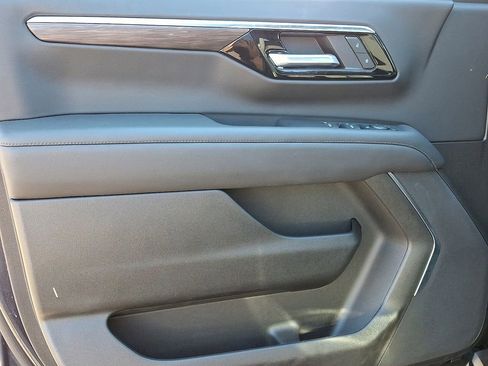 New 2025 Chevrolet Tahoe LS image 9