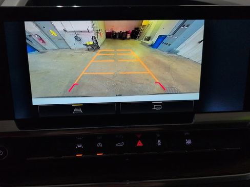 Used 2022 Chevrolet Silverado 1500 LT w/ Protection Package AWD/4WD image 13
