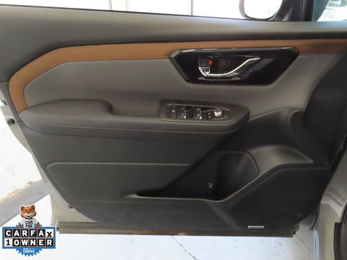 Used 2025 Subaru Forester Sport image 12