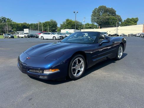 Used 2000 Chevrolet Corvette Convertible w/ Performance Handling Pkg RWD image 2
