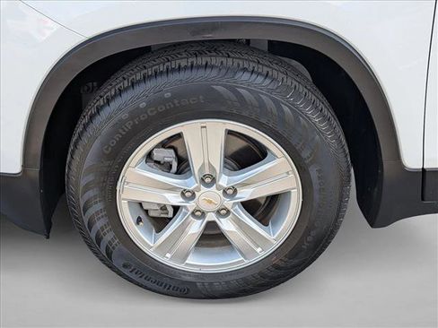 Used 2021 Chevrolet Trax LS w/ Tint and Cruise Package FWD image 28